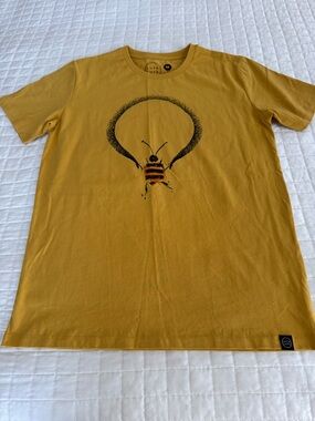 Womens Mustard Graphic Bee Crew Neck T-Shirt NWOT